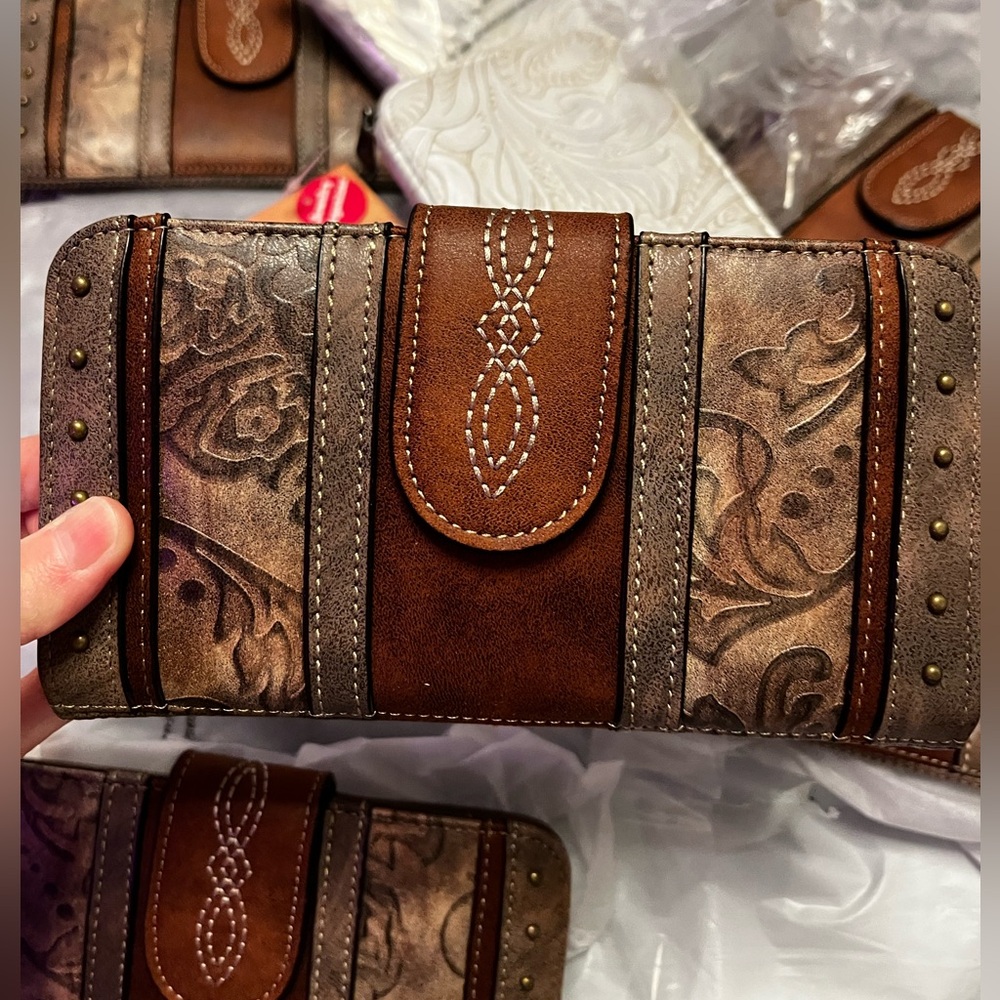 TRENDITIONS' Leather Women's Justin Slim Wallet - Tan and brown NWT